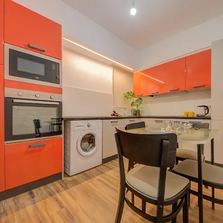 Apartment Stylish Apartment, Steps Away From The Sea In St Julians