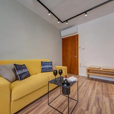 Apartment Stylish Apartment, Steps Away From The Sea In St Julians Saint Julian's