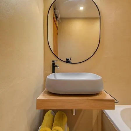 Stylish Apartment, Steps Away From The Sea In St Julians Apartment *